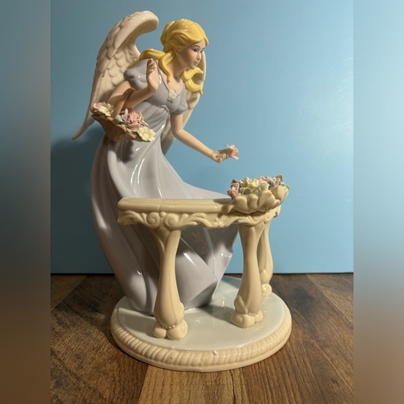 Porcelain Angel 2005 Hand Painted Balustrade Flowers Members Mark New Open Box - Picture 2 of 7
